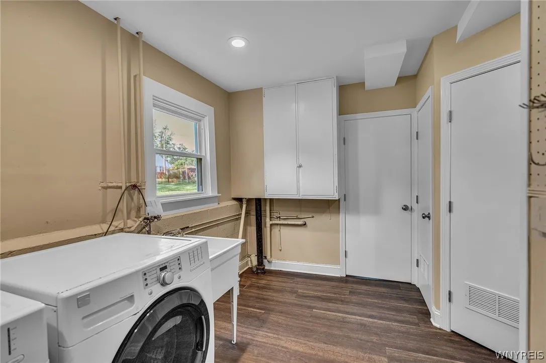 253 Lorfield Drive, Amherst, New York 14226, Amherst, New York 14226, 3 Bedrooms Bedrooms, 9 Rooms Rooms,1 BathroomBathrooms,Residential,For Sale,253 Lorfield Drive, Amherst, New York 14226,0,B1697958