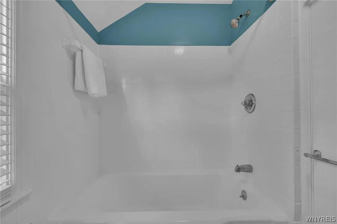 253 Lorfield Drive, Amherst, New York 14226, Amherst, New York 14226, 3 Bedrooms Bedrooms, 9 Rooms Rooms,1 BathroomBathrooms,Residential,For Sale,253 Lorfield Drive, Amherst, New York 14226,0,B1697958