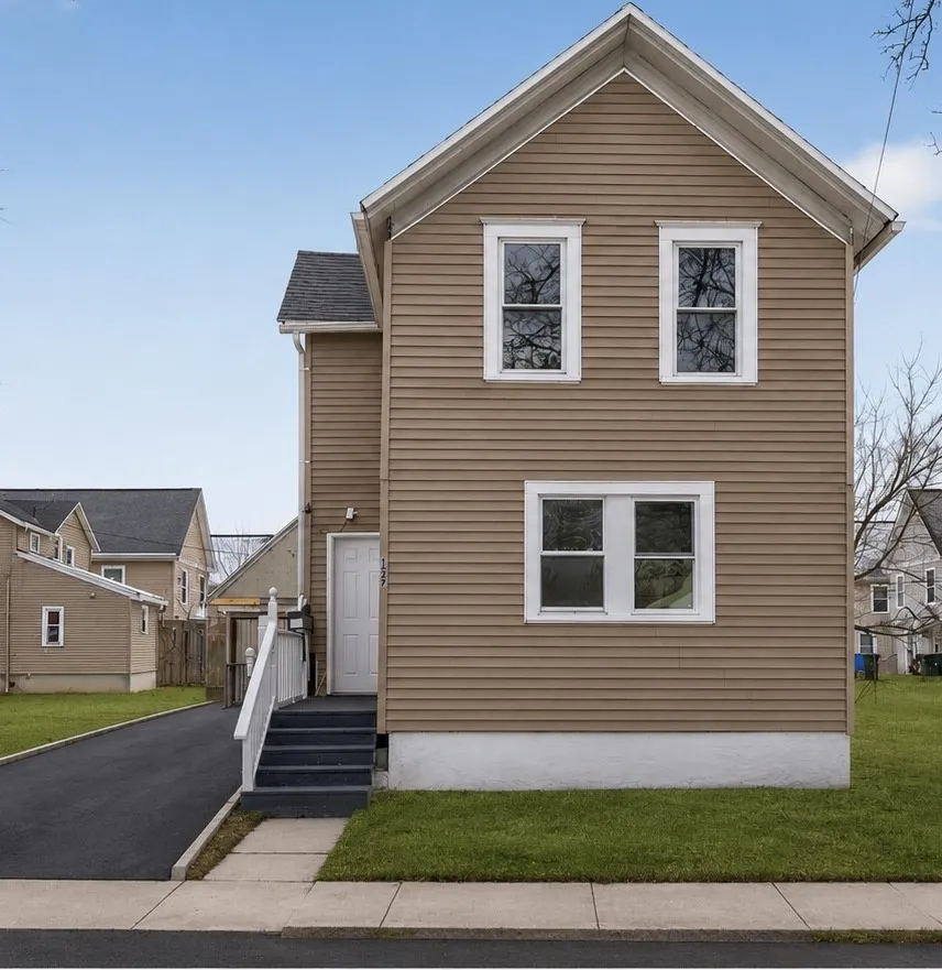 127 Conkey Avenue, Rochester, New York 14621, Rochester, New York 14621, 3 Bedrooms Bedrooms, 6 Rooms Rooms,1 BathroomBathrooms,Residential Lease,For Rent,127 Conkey Avenue, Rochester, New York 14621,0,R1694363