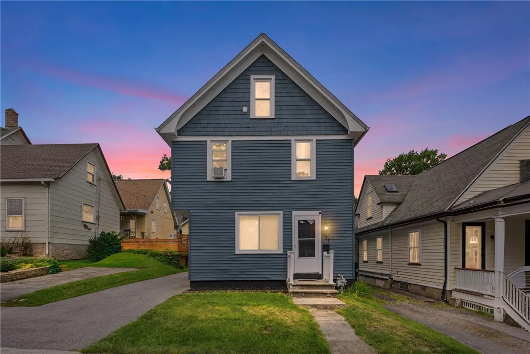 171 Oakland Street, Rochester, New York 14620, Rochester, New York 14620, 4 Bedrooms Bedrooms, 8 Rooms Rooms,2 BathroomsBathrooms,Residential,For Sale,171 Oakland Street, Rochester, New York 14620,0,R1695875