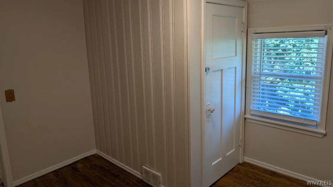 170 Glen Avenue, Amherst, New York 14221, Amherst, New York 14221, 3 Bedrooms Bedrooms, 6 Rooms Rooms,1 BathroomBathrooms,Residential Lease,For Rent,170 Glen Avenue, Amherst, New York 14221,0,B1699041