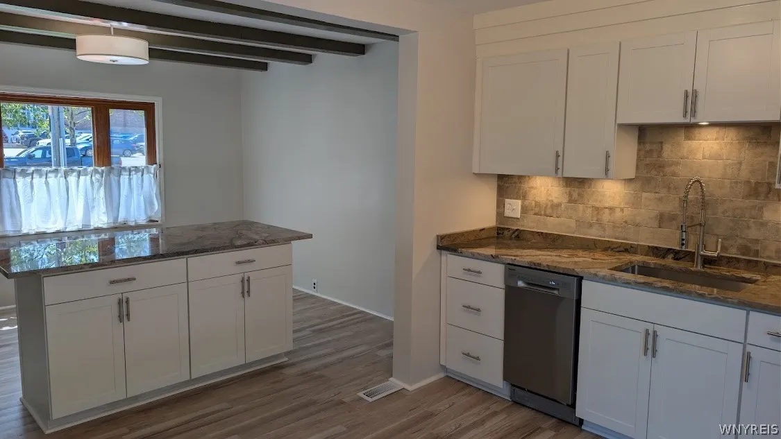 170 Glen Avenue, Amherst, New York 14221, Amherst, New York 14221, 3 Bedrooms Bedrooms, 6 Rooms Rooms,1 BathroomBathrooms,Residential Lease,For Rent,170 Glen Avenue, Amherst, New York 14221,0,B1699041