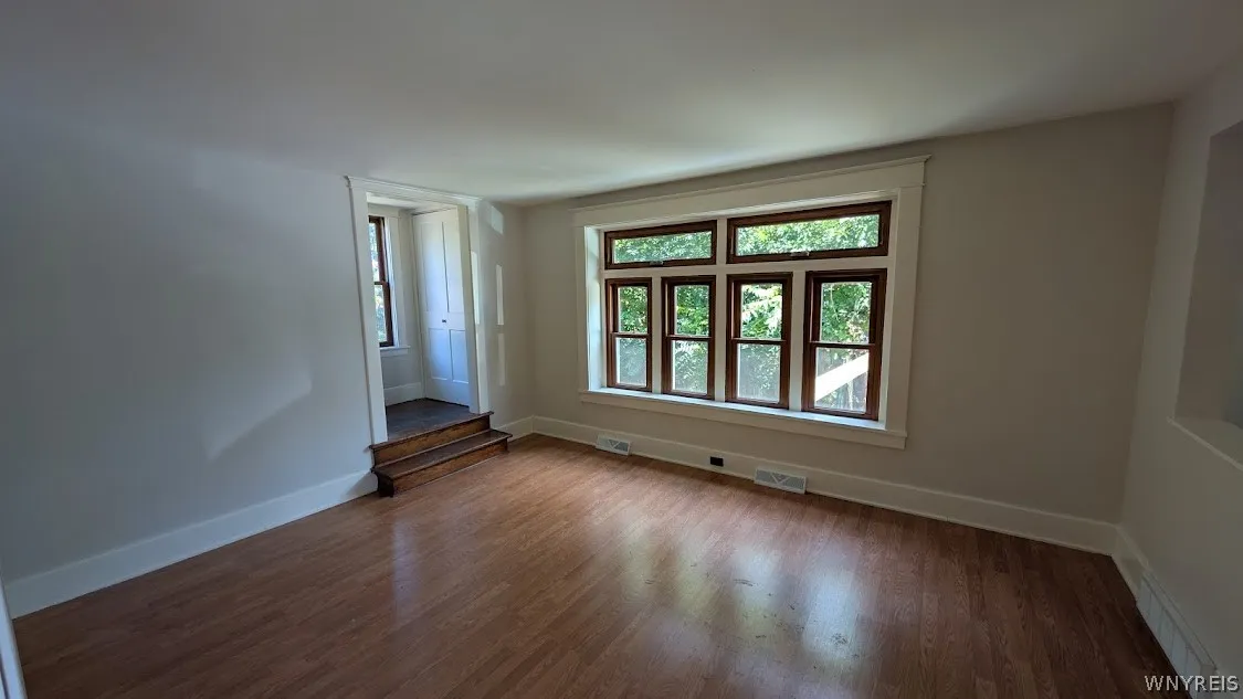 170 Glen Avenue, Amherst, New York 14221, Amherst, New York 14221, 3 Bedrooms Bedrooms, 6 Rooms Rooms,1 BathroomBathrooms,Residential Lease,For Rent,170 Glen Avenue, Amherst, New York 14221,0,B1699041