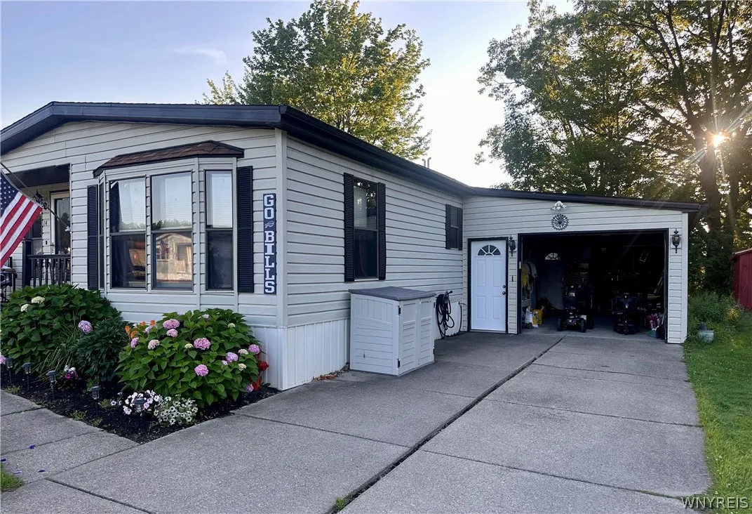 14 Brookridge Drive, Hamburg, New York 14075, Hamburg, New York 14075, 3 Bedrooms Bedrooms, 6 Rooms Rooms,2 BathroomsBathrooms,Residential,For Sale,14 Brookridge Drive, Hamburg, New York 14075,0,B1698607