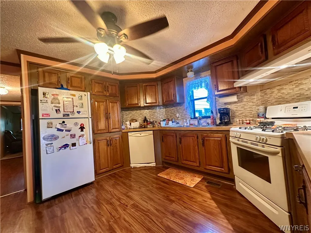 14 Brookridge Drive, Hamburg, New York 14075, Hamburg, New York 14075, 3 Bedrooms Bedrooms, 6 Rooms Rooms,2 BathroomsBathrooms,Residential,For Sale,14 Brookridge Drive, Hamburg, New York 14075,0,B1698607