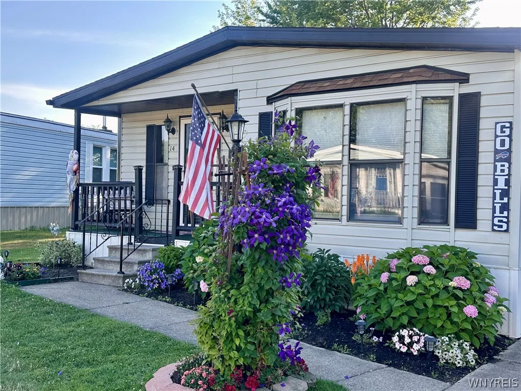 14 Brookridge Drive, Hamburg, New York 14075, Hamburg, New York 14075, 3 Bedrooms Bedrooms, 6 Rooms Rooms,2 BathroomsBathrooms,Residential,For Sale,14 Brookridge Drive, Hamburg, New York 14075,0,B1698607