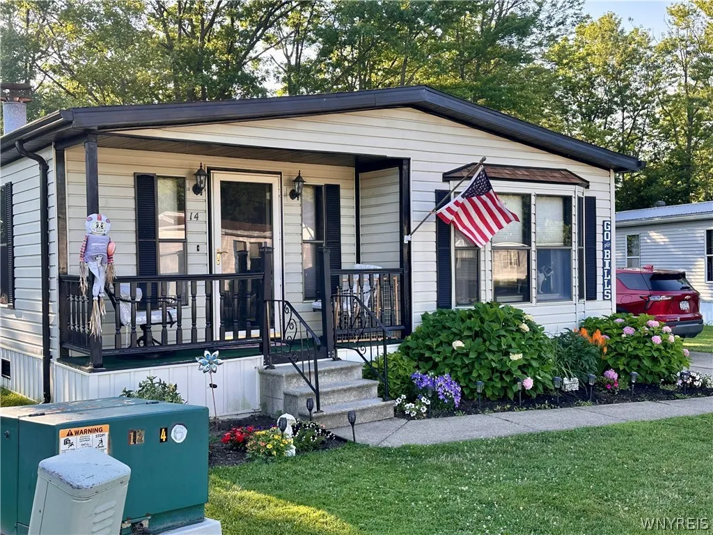 14 Brookridge Drive, Hamburg, New York 14075, Hamburg, New York 14075, 3 Bedrooms Bedrooms, 6 Rooms Rooms,2 BathroomsBathrooms,Residential,For Sale,14 Brookridge Drive, Hamburg, New York 14075,0,B1698607