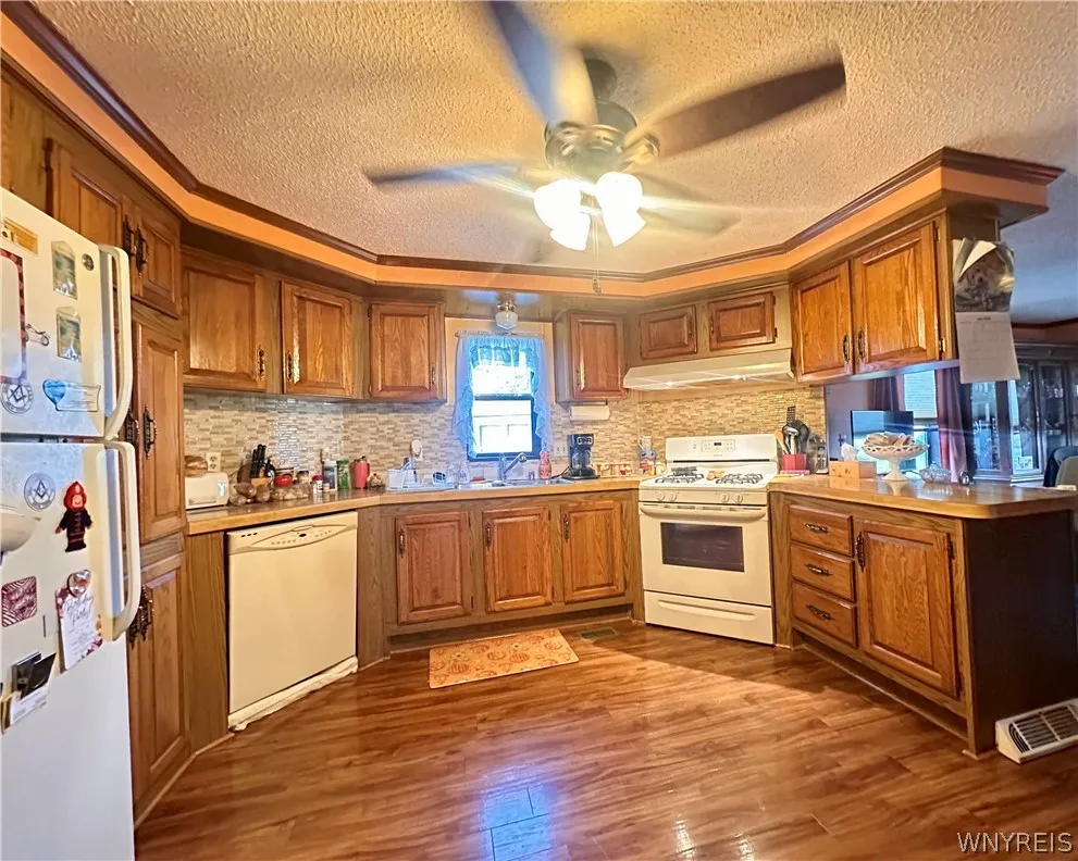 14 Brookridge Drive, Hamburg, New York 14075, Hamburg, New York 14075, 3 Bedrooms Bedrooms, 6 Rooms Rooms,2 BathroomsBathrooms,Residential,For Sale,14 Brookridge Drive, Hamburg, New York 14075,0,B1698607
