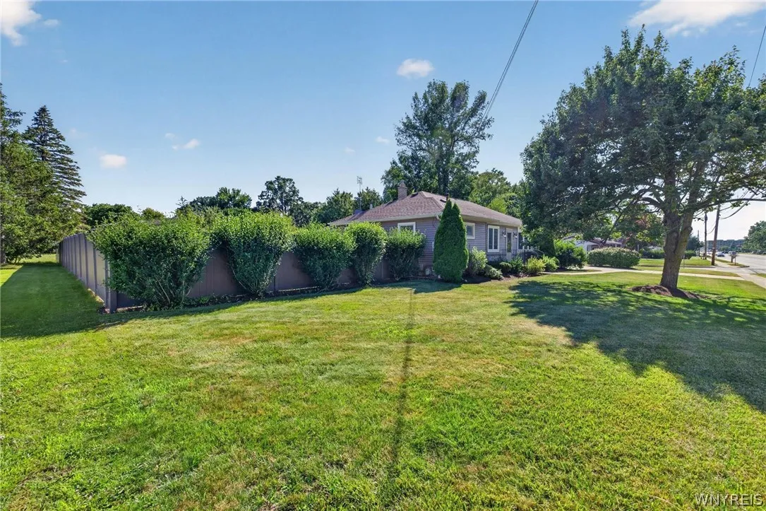 1985 Maple Road, Amherst, New York 14221, Amherst, New York 14221, 3 Bedrooms Bedrooms, 8 Rooms Rooms,2 BathroomsBathrooms,Residential,For Sale,1985 Maple Road, Amherst, New York 14221,0,B1698216