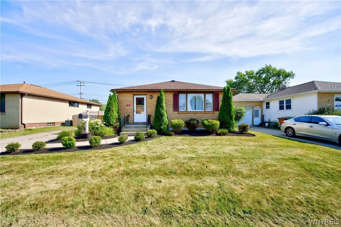 305 Lydia Lane, Cheektowaga, New York 14225, Cheektowaga, New York 14225, 3 Bedrooms Bedrooms, 6 Rooms Rooms,1 BathroomBathrooms,Residential,For Sale,305 Lydia Lane, Cheektowaga, New York 14225,0,B1698642