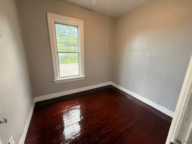 198 Mackinaw Street, Buffalo, New York 14204, Buffalo, New York 14204, 2 Bedrooms Bedrooms, 6 Rooms Rooms,1 BathroomBathrooms,Residential Lease,For Rent,198 Mackinaw Street, Buffalo, New York 14204,0,B1699080
