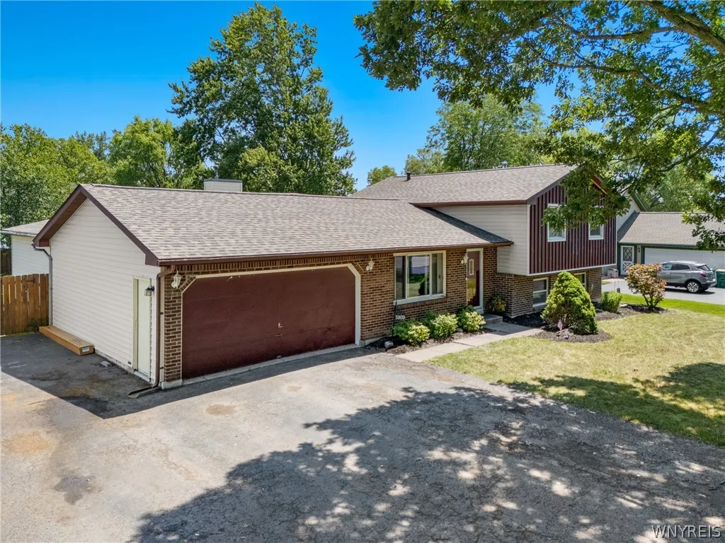 5909 Marion Drive, Lockport Town, New York 14094, Lockport Town, New York 14094, 4 Bedrooms Bedrooms, 12 Rooms Rooms,2 BathroomsBathrooms,Residential,For Sale,5909 Marion Drive, Lockport Town, New York 14094,0,B1699050