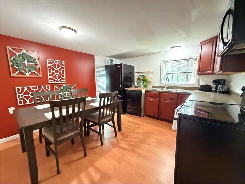 117 Pollard Avenue Upstairs, Rochester, New York 1, Rochester, New York 14612, 1 Bedroom Bedrooms, 3 Rooms Rooms,1 BathroomBathrooms,Residential Lease,For Rent,117 Pollard Avenue Upstairs, Rochester, New York 1,0,R1698105