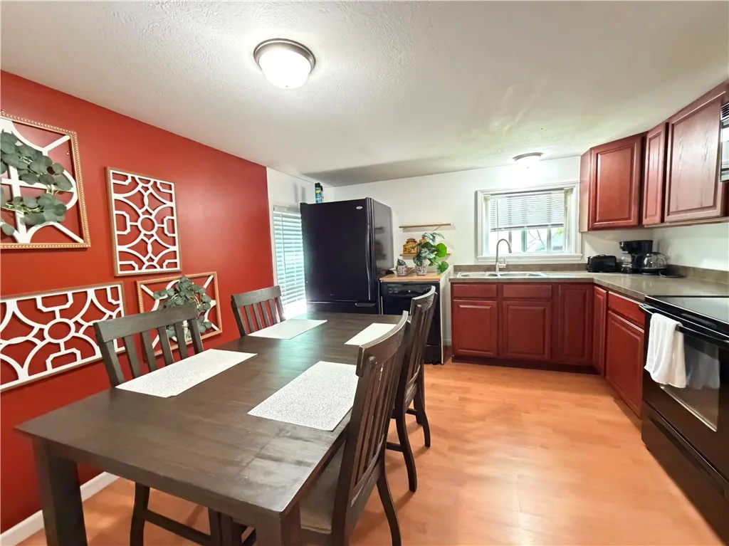 117 Pollard Avenue Upstairs, Rochester, New York 1, Rochester, New York 14612, 1 Bedroom Bedrooms, 3 Rooms Rooms,1 BathroomBathrooms,Residential Lease,For Rent,117 Pollard Avenue Upstairs, Rochester, New York 1,0,R1698105