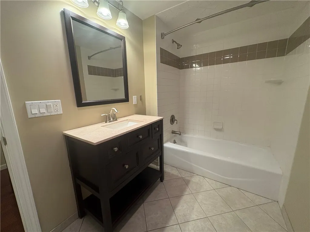 6 Walnut Street 2, Oneonta, New York 13820, Oneonta, New York 13820, 2 Bedrooms Bedrooms, 5 Rooms Rooms,1 BathroomBathrooms,Residential Lease,For Rent,6 Walnut Street 2, Oneonta, New York 13820,0,R1699114