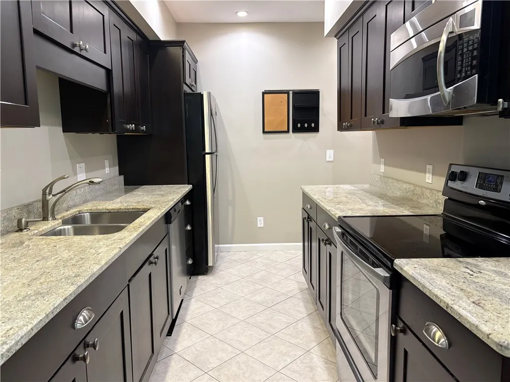6 Walnut Street 2, Oneonta, New York 13820, Oneonta, New York 13820, 2 Bedrooms Bedrooms, 5 Rooms Rooms,1 BathroomBathrooms,Residential Lease,For Rent,6 Walnut Street 2, Oneonta, New York 13820,0,R1699114