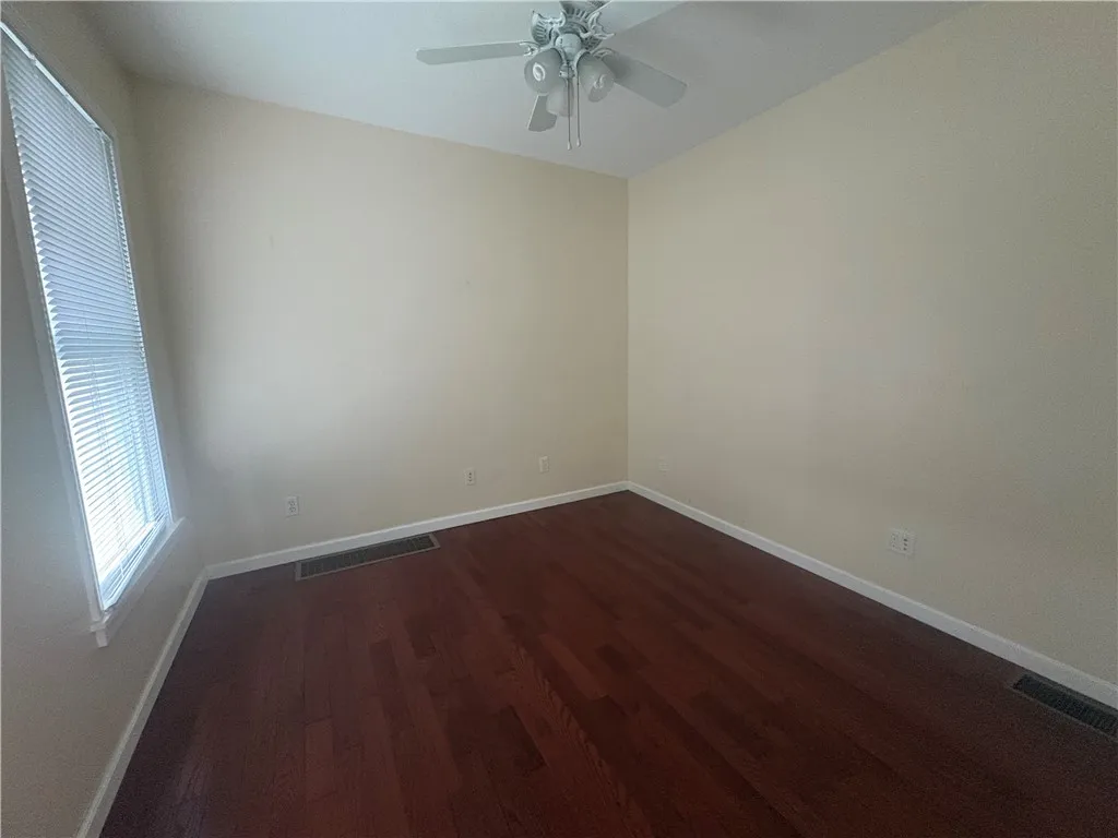 6 Walnut Street 2, Oneonta, New York 13820, Oneonta, New York 13820, 2 Bedrooms Bedrooms, 5 Rooms Rooms,1 BathroomBathrooms,Residential Lease,For Rent,6 Walnut Street 2, Oneonta, New York 13820,0,R1699114