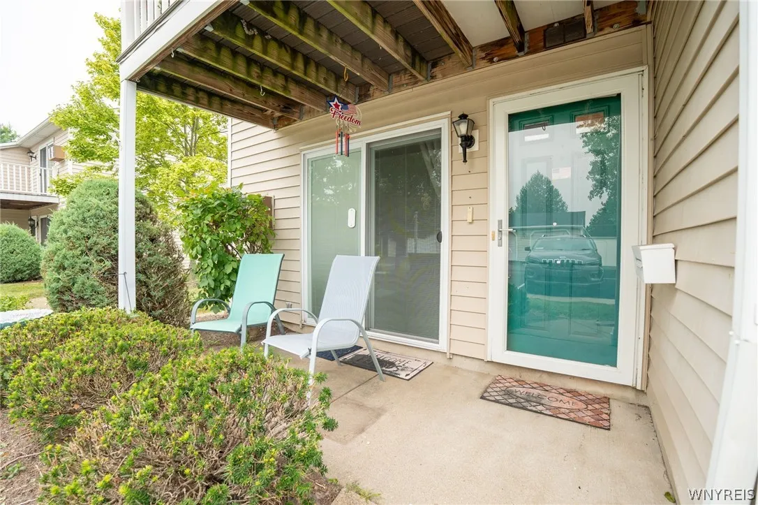 7 E Sunmist, Amherst, New York 14228, Amherst, New York 14228, 1 Bedroom Bedrooms, 5 Rooms Rooms,1 BathroomBathrooms,Residential,For Sale,7 E Sunmist, Amherst, New York 14228,0,B1696008