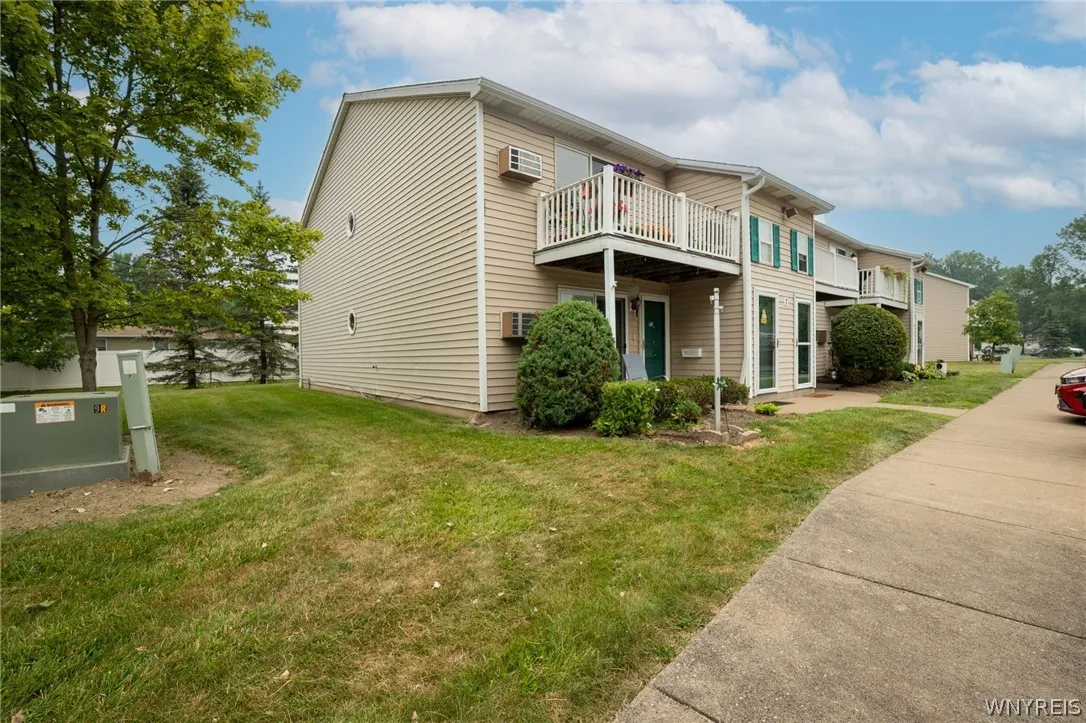 7 E Sunmist, Amherst, New York 14228, Amherst, New York 14228, 1 Bedroom Bedrooms, 5 Rooms Rooms,1 BathroomBathrooms,Residential,For Sale,7 E Sunmist, Amherst, New York 14228,0,B1696008