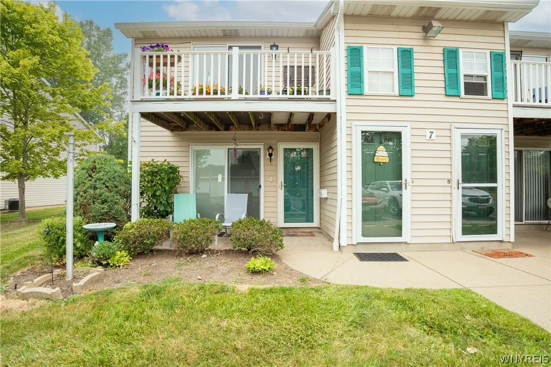 7 E Sunmist, Amherst, New York 14228, Amherst, New York 14228, 1 Bedroom Bedrooms, 5 Rooms Rooms,1 BathroomBathrooms,Residential,For Sale,7 E Sunmist, Amherst, New York 14228,0,B1696008