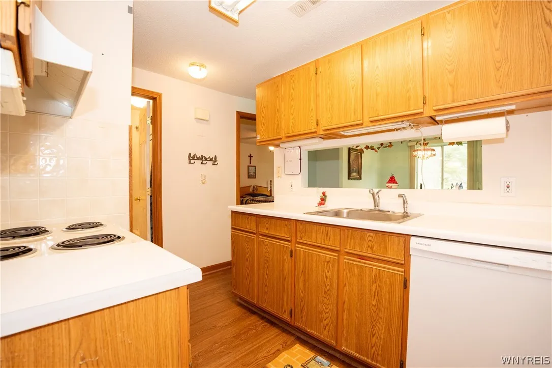 7 E Sunmist, Amherst, New York 14228, Amherst, New York 14228, 1 Bedroom Bedrooms, 5 Rooms Rooms,1 BathroomBathrooms,Residential,For Sale,7 E Sunmist, Amherst, New York 14228,0,B1696008