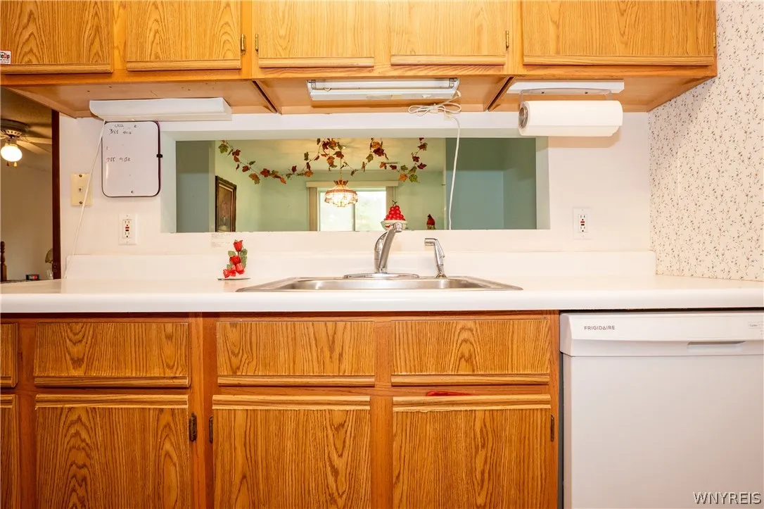 7 E Sunmist, Amherst, New York 14228, Amherst, New York 14228, 1 Bedroom Bedrooms, 5 Rooms Rooms,1 BathroomBathrooms,Residential,For Sale,7 E Sunmist, Amherst, New York 14228,0,B1696008