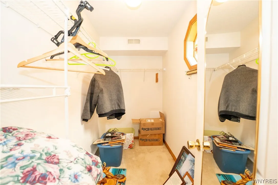 7 E Sunmist, Amherst, New York 14228, Amherst, New York 14228, 1 Bedroom Bedrooms, 5 Rooms Rooms,1 BathroomBathrooms,Residential,For Sale,7 E Sunmist, Amherst, New York 14228,0,B1696008