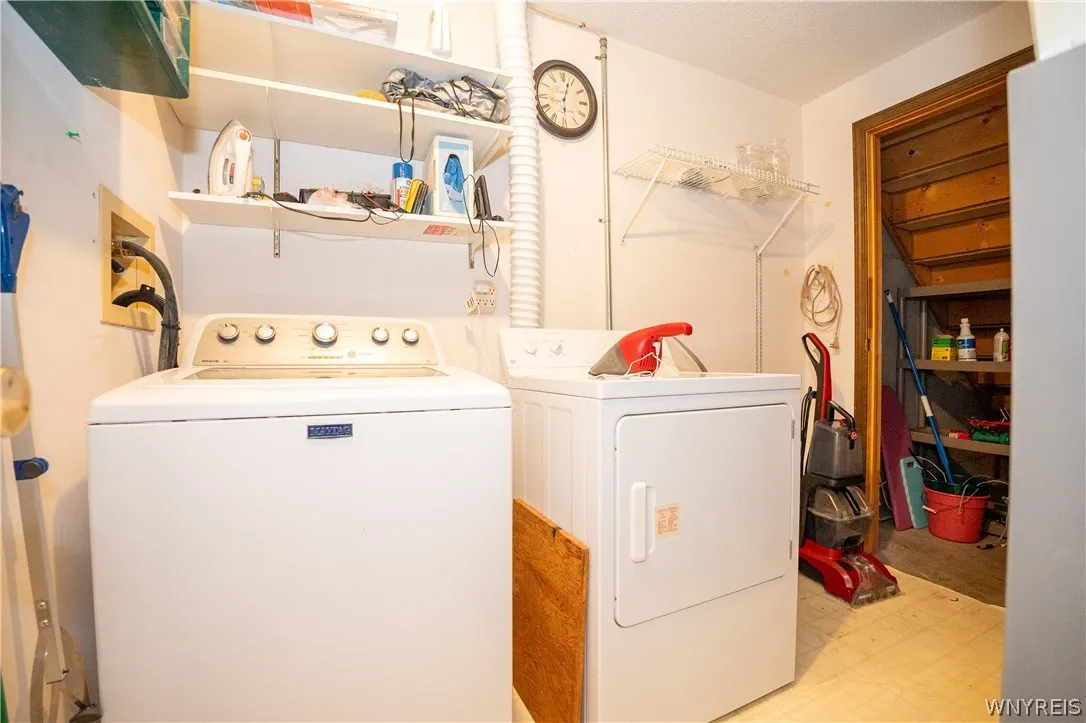7 E Sunmist, Amherst, New York 14228, Amherst, New York 14228, 1 Bedroom Bedrooms, 5 Rooms Rooms,1 BathroomBathrooms,Residential,For Sale,7 E Sunmist, Amherst, New York 14228,0,B1696008