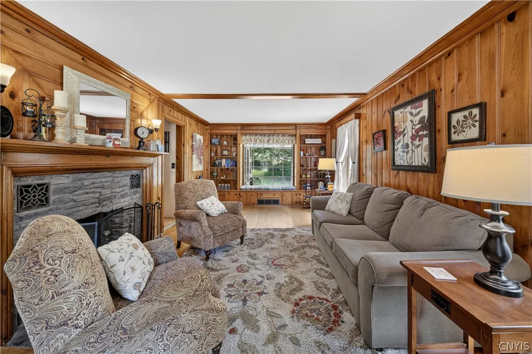 5352 Onondaga Road, Camillus, New York 13031, Camillus, New York 13031, 4 Bedrooms Bedrooms, 8 Rooms Rooms,1 BathroomBathrooms,Residential,For Sale,5352 Onondaga Road, Camillus, New York 13031,0,S1698778