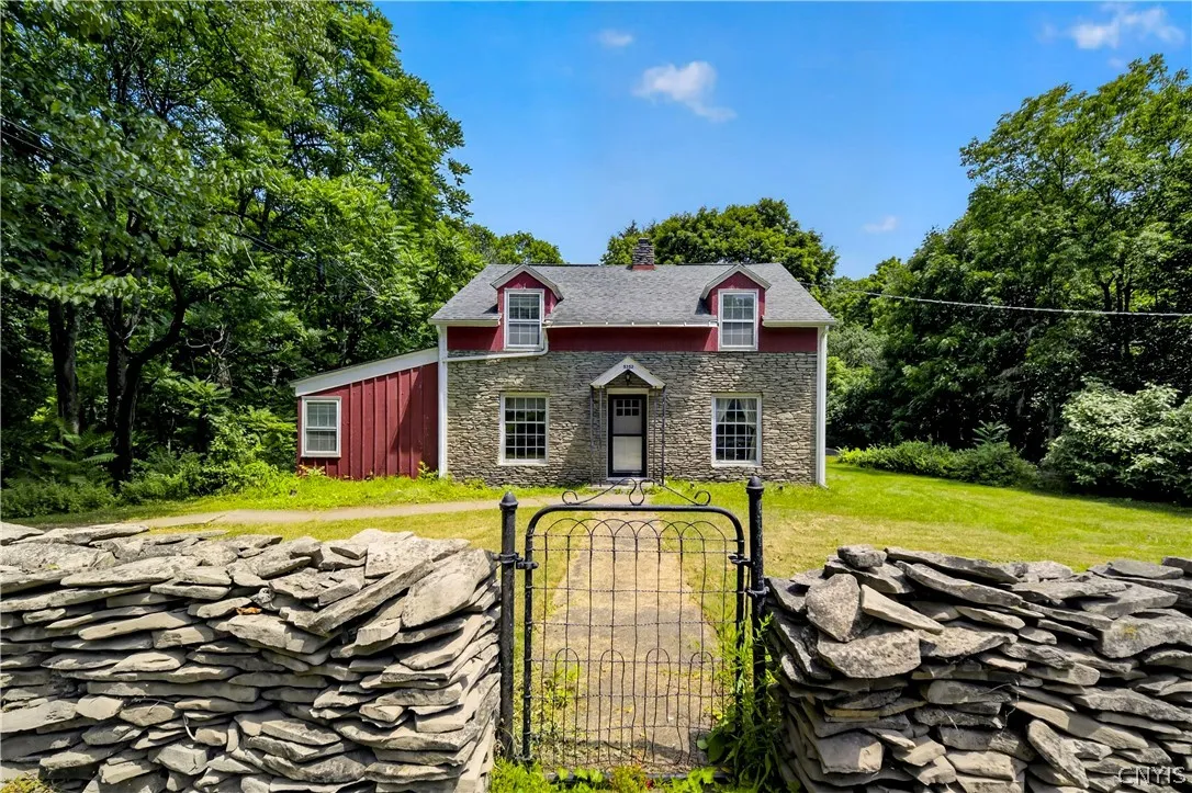 5352 Onondaga Road, Camillus, New York 13031, Camillus, New York 13031, 4 Bedrooms Bedrooms, 8 Rooms Rooms,1 BathroomBathrooms,Residential,For Sale,5352 Onondaga Road, Camillus, New York 13031,0,S1698778