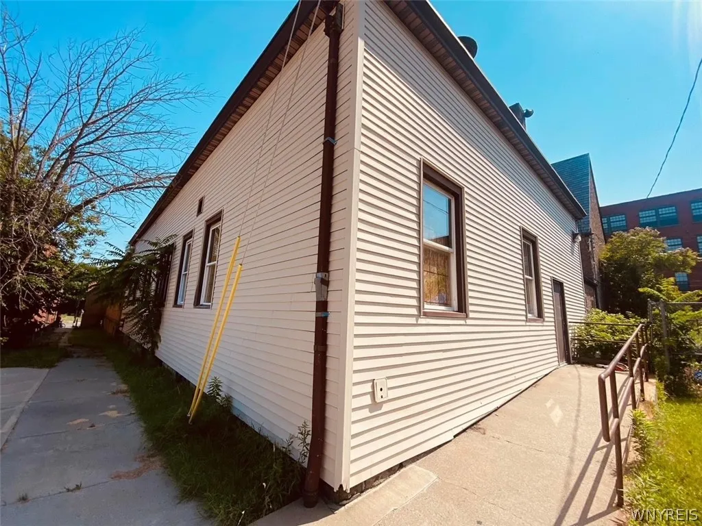 11 Doat Street, Buffalo, New York 14211, Buffalo, New York 14211, 17 Rooms Rooms,Commercial Sale,For Sale,11 Doat Street, Buffalo, New York 14211,0,B1694317