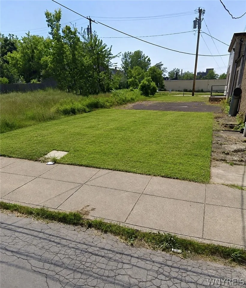 VACANT LOT COULD BE MAKE ADDITIONAL PARKING LOT