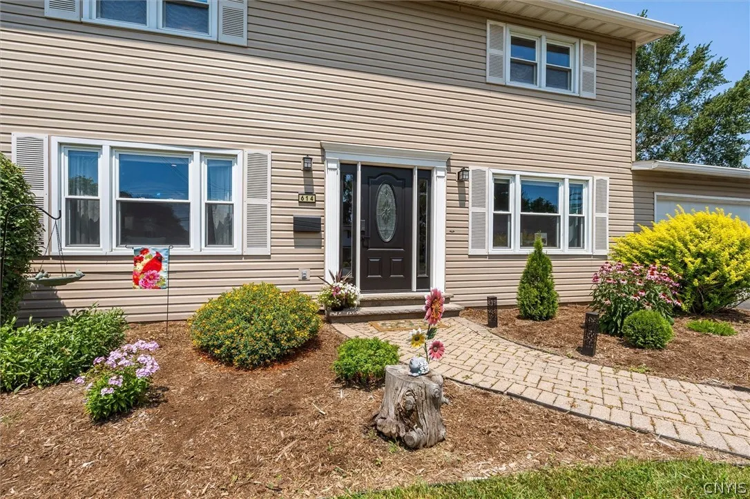 614 West Granger Road, Geddes, New York 13219, Geddes, New York 13219, 4 Bedrooms Bedrooms, 9 Rooms Rooms,1 BathroomBathrooms,Residential,For Sale,614 West Granger Road, Geddes, New York 13219,0,S1698360