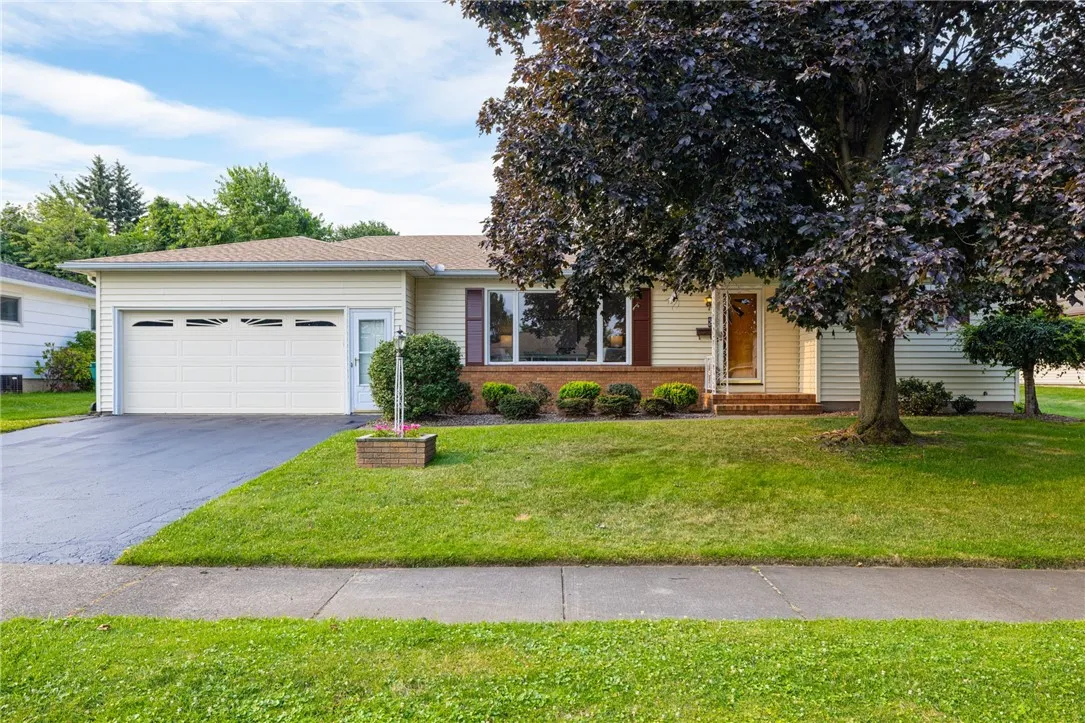 15 Georgian Dr, Irondequoit, New York 14609, Irondequoit, New York 14609, 3 Bedrooms Bedrooms, 5 Rooms Rooms,1 BathroomBathrooms,Residential,For Sale,15 Georgian Dr, Irondequoit, New York 14609,0,R1697312