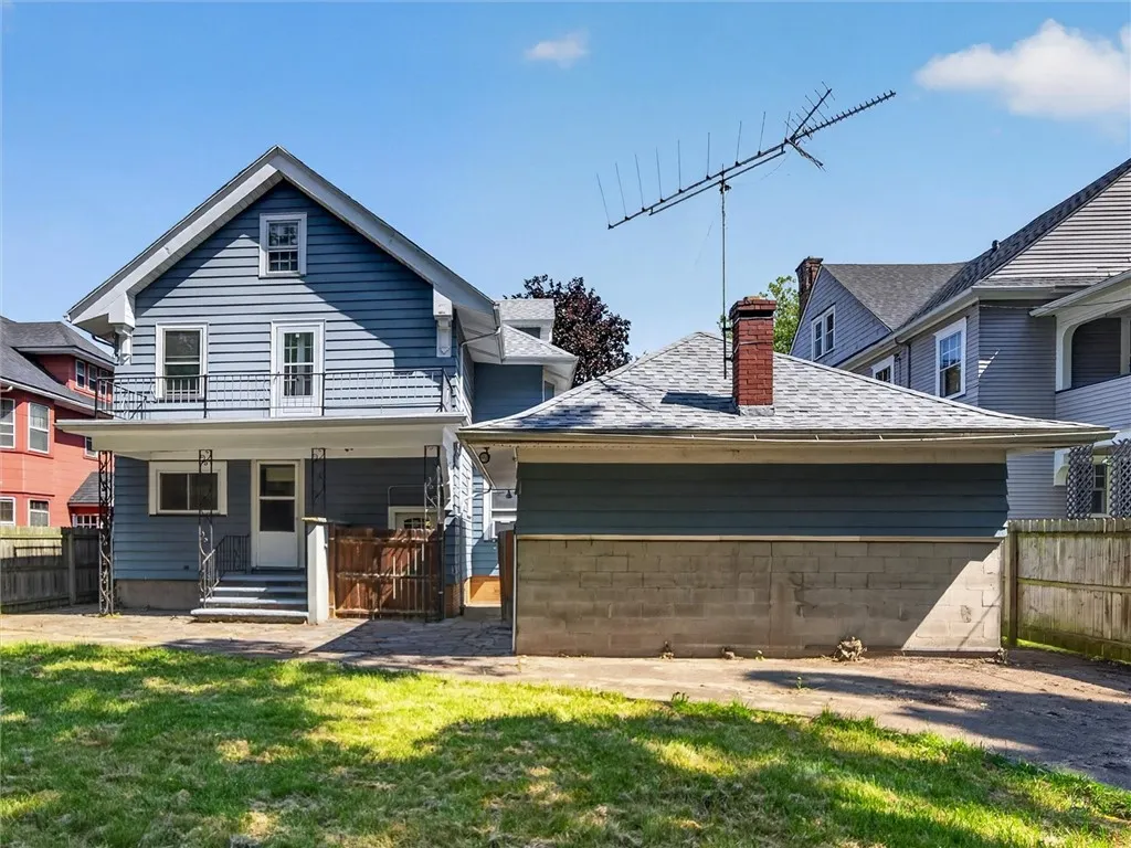 199 Seneca Parkway, Rochester, New York 14613, Rochester, New York 14613, 4 Bedrooms Bedrooms, 11 Rooms Rooms,2 BathroomsBathrooms,Residential,For Sale,199 Seneca Parkway, Rochester, New York 14613,0,R1699073