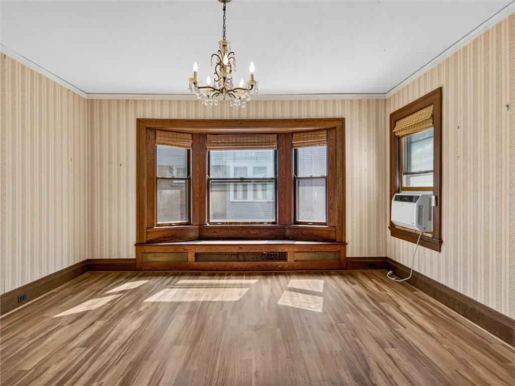 Formal dining un-staged