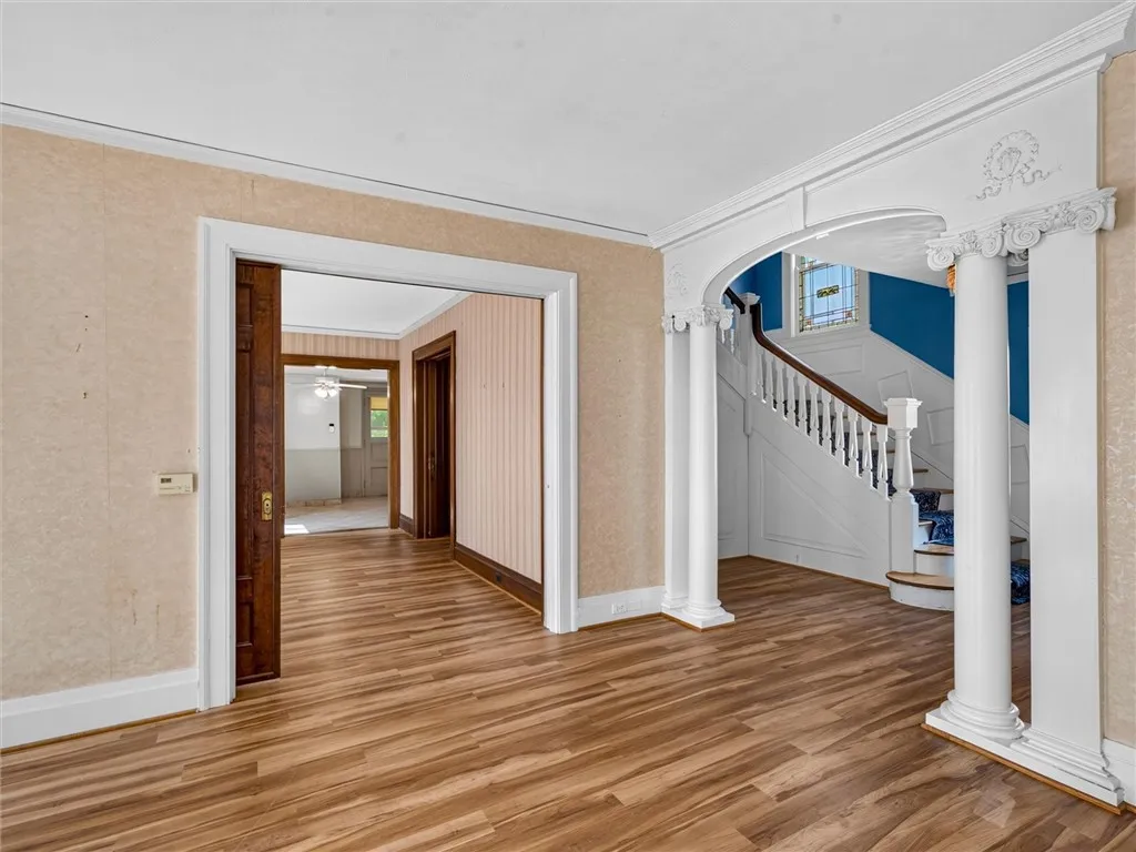 199 Seneca Parkway, Rochester, New York 14613, Rochester, New York 14613, 4 Bedrooms Bedrooms, 11 Rooms Rooms,2 BathroomsBathrooms,Residential,For Sale,199 Seneca Parkway, Rochester, New York 14613,0,R1699073