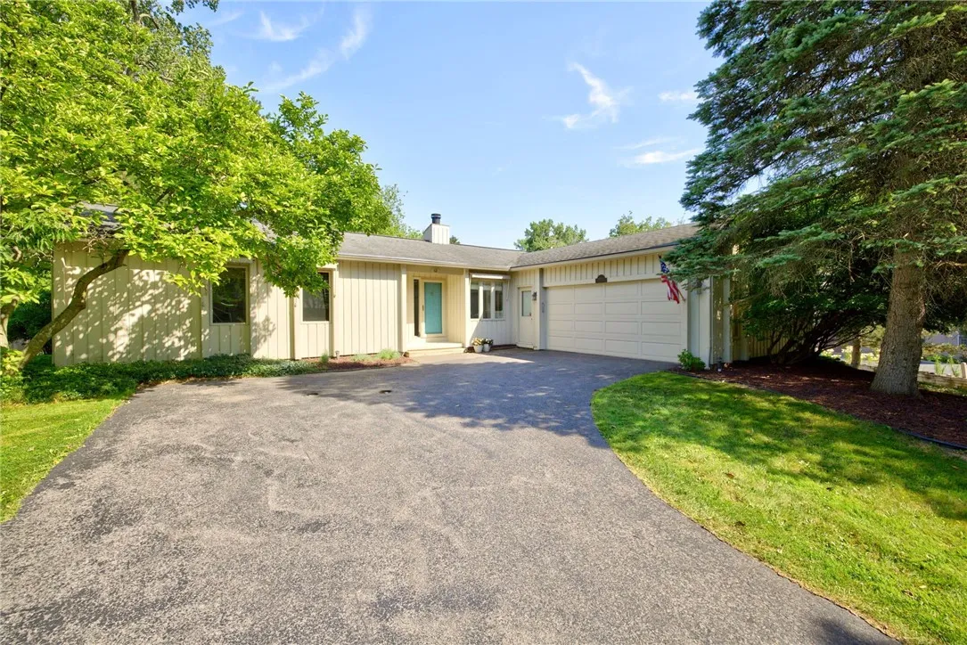 12 Erie Crescent, Perinton, New York 14450, Perinton, New York 14450, 3 Bedrooms Bedrooms, 9 Rooms Rooms,2 BathroomsBathrooms,Residential,For Sale,12 Erie Crescent, Perinton, New York 14450,0,R1697219