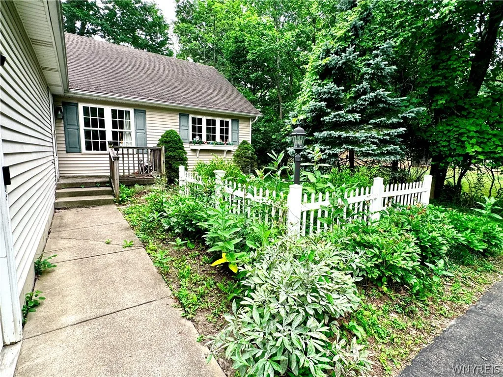 4955 Seneca Street, West Seneca, New York 14224, West Seneca, New York 14224, 3 Bedroom Bedrooms, 7 Room Rooms,2 BathroomBathrooms,Residential,For Sale,4955 Seneca Street, West Seneca, New York 14224,0,B1700012