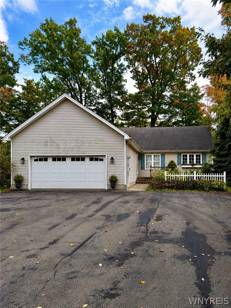 4955 Seneca Street, West Seneca, New York 14224, West Seneca, New York 14224, 3 Bedroom Bedrooms, 7 Room Rooms,2 BathroomBathrooms,Residential,For Sale,4955 Seneca Street, West Seneca, New York 14224,0,B1700012