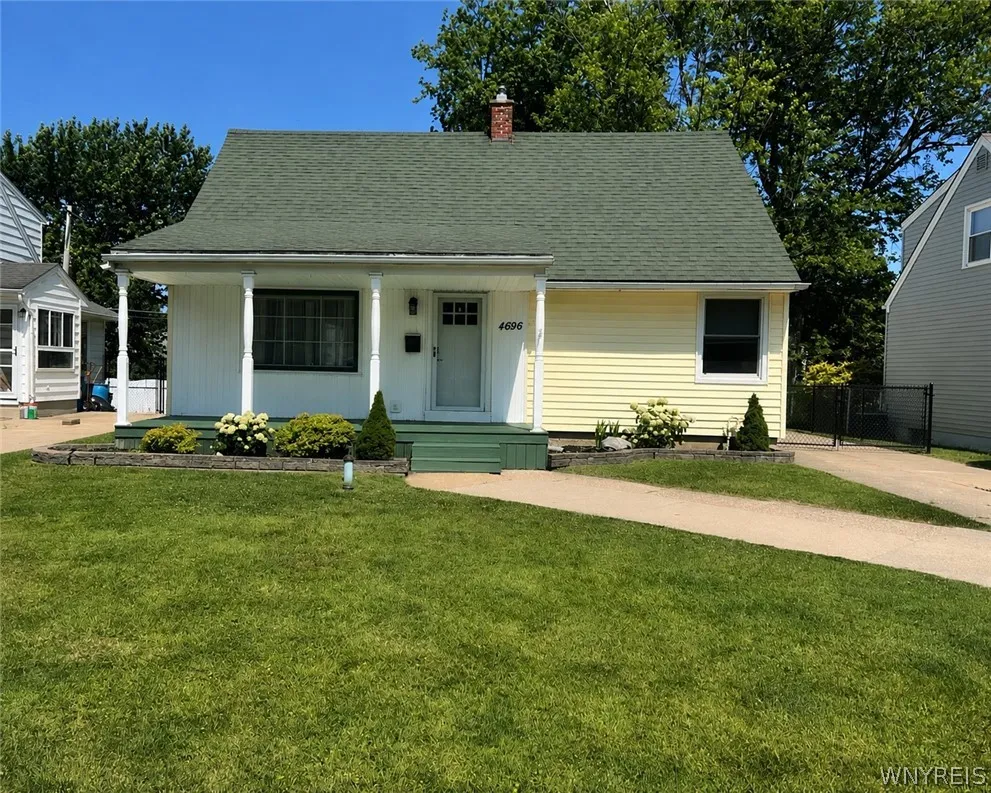 4696 Chapman Parkway, Hamburg, New York 14075, Hamburg, New York 14075, 3 Bedroom Bedrooms, 8 Room Rooms,1 BathroomBathrooms,Residential,Closed,4696 Chapman Parkway, Hamburg, New York 14075,0,B1699991