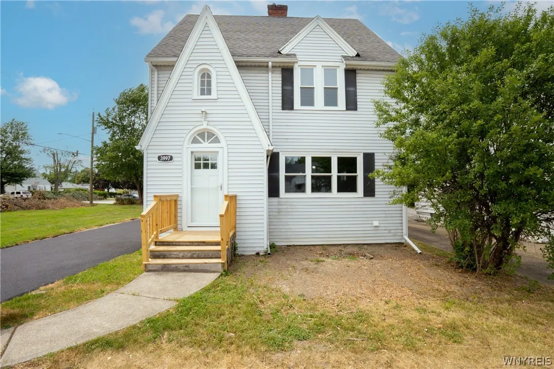 3997 South Park Avenue, Hamburg, New York 14219, Hamburg, New York 14219, 3 Bedroom Bedrooms, 7 Room Rooms,2 BathroomBathrooms,Residential,Closed,3997 South Park Avenue, Hamburg, New York 14219,0,B1698237