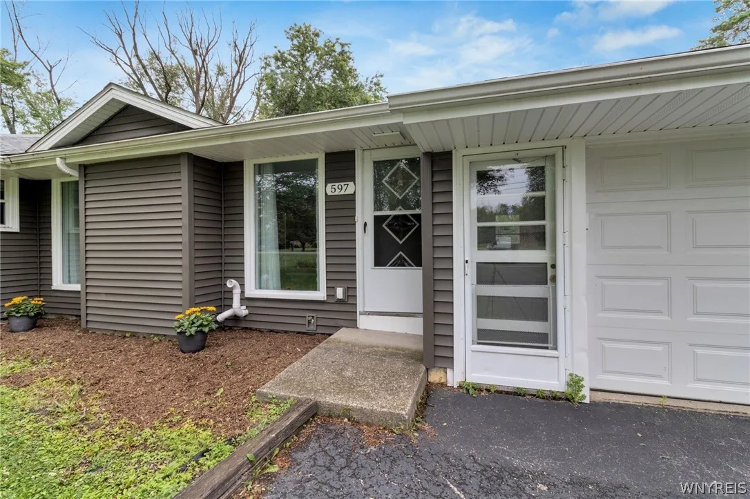 597 Alt Boulevard, Grand Island, New York 14072, Grand Island, New York 14072, 3 Bedroom Bedrooms, 7 Room Rooms,1 BathroomBathrooms,Residential,For Sale,597 Alt Boulevard, Grand Island, New York 14072,0,B1697224