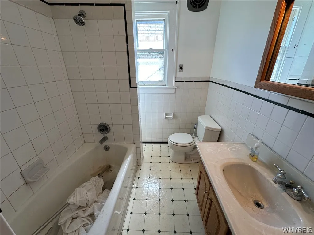 1361 Hertel Avenue, Buffalo, New York 14216, Buffalo, New York 14216, ,Commercial Sale,For Sale,1361 Hertel Avenue, Buffalo, New York 14216,0,B1698526