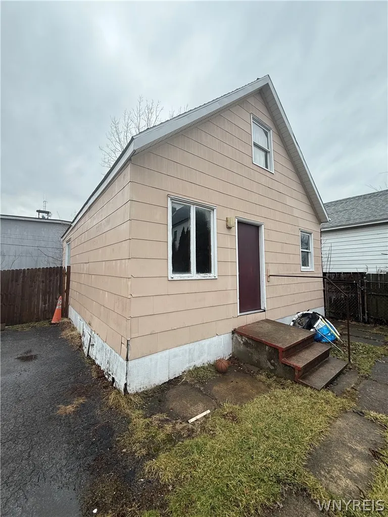 1258 West Avenue, Buffalo, New York 14213, Buffalo, New York 14213, 7 Bedroom Bedrooms, ,4 BathroomBathrooms,Residential,For Sale,1258 West Avenue, Buffalo, New York 14213,0,B1701960