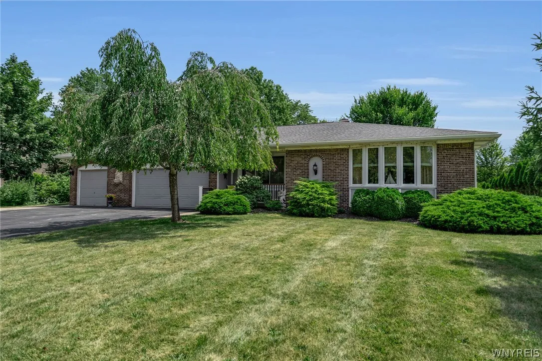 6151 Clarence Lane North, Clarence, New York 14051, Clarence, New York 14051, 3 Bedroom Bedrooms, 7 Room Rooms,1 BathroomBathrooms,Residential,Closed,6151 Clarence Lane North, Clarence, New York 14051,0,B1701971