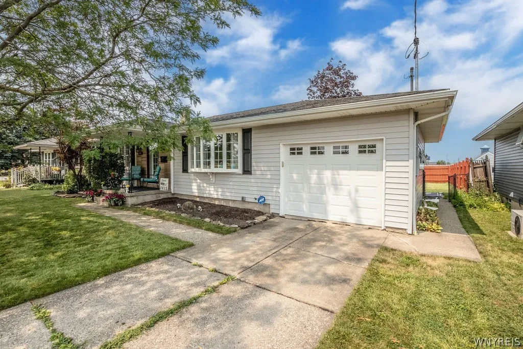 490 Two Mile Creek Road, Tonawanda, New York 14150, Tonawanda, New York 14150, 3 Bedroom Bedrooms, 5 Room Rooms,1 BathroomBathrooms,Residential,Closed,490 Two Mile Creek Road, Tonawanda, New York 14150,0,B1702798