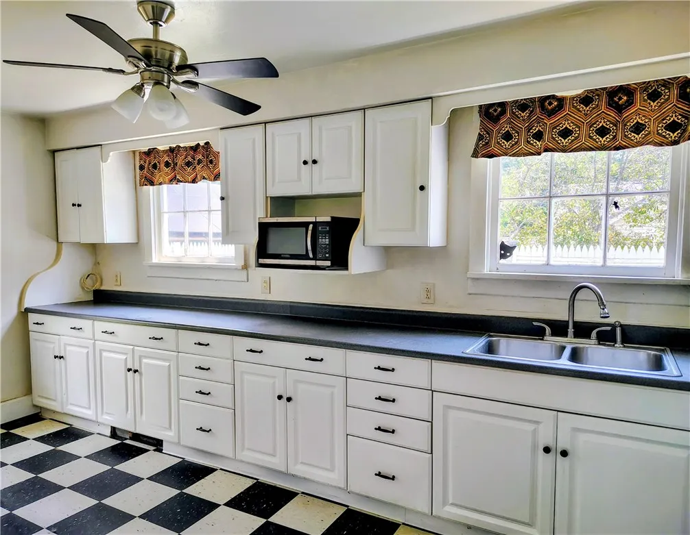 16' of counter space in the kitchen
