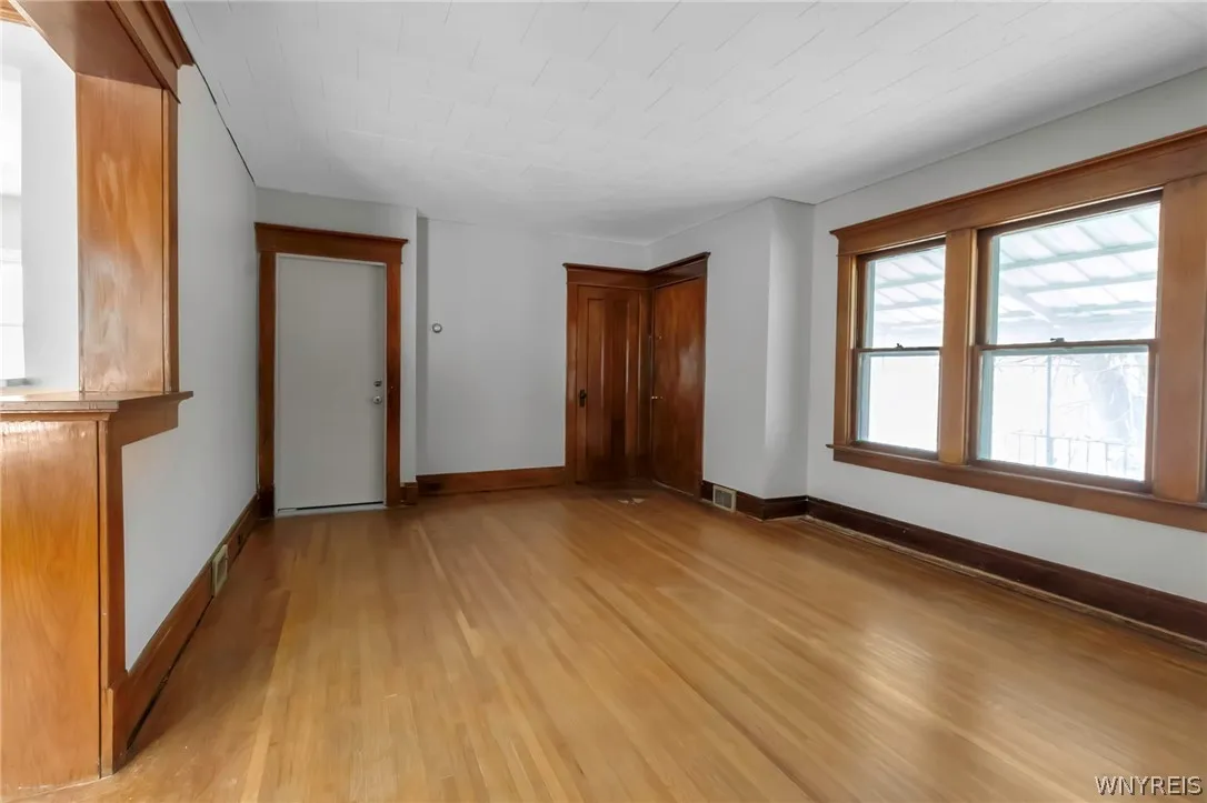 2514 Delaware Avenue 2, Buffalo, New York 14216, Buffalo, New York 14216, 3 Bedroom Bedrooms, 6 Room Rooms,1 BathroomBathrooms,Residential Lease,For Rent,2514 Delaware Avenue 2, Buffalo, New York 14216,0,B1702922