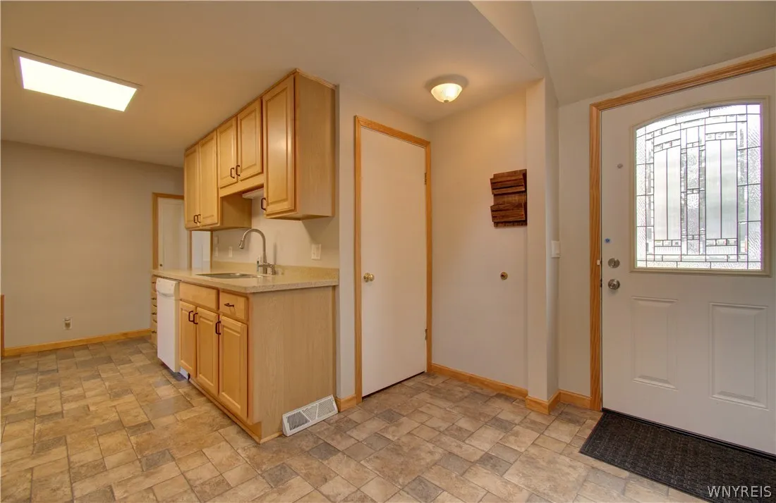 1603 Love Road, Grand Island, New York 14072, Grand Island, New York 14072, 3 Bedroom Bedrooms, 8 Room Rooms,2 BathroomBathrooms,Residential,For Sale,1603 Love Road, Grand Island, New York 14072,0,B1702957